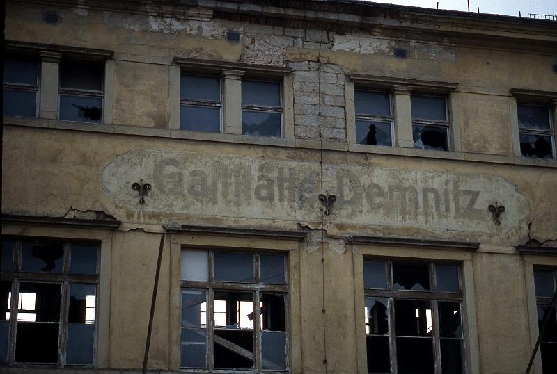 Dresden-Loschwitz, Friedrich-Wieck-Str., 4.5.1996.jpg - Gaststätte Demnitz